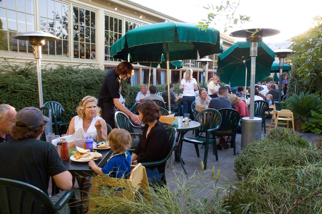 Hotel McMenamins Kennedy School Portland Exterior foto